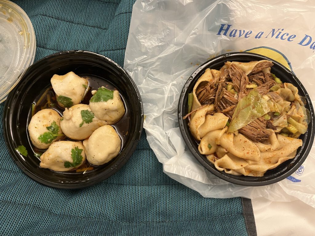 Eten bij Xi'an Famous Foods